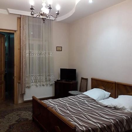Old House Rustaveli Hotel Borjomi Ngoại thất bức ảnh