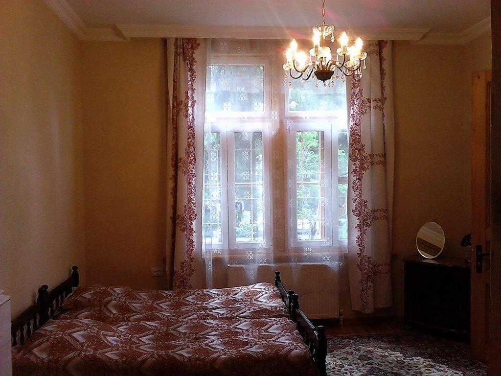 Old House Rustaveli Hotel Borjomi Ngoại thất bức ảnh