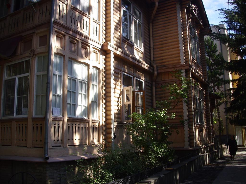 Old House Rustaveli Hotel Borjomi Ngoại thất bức ảnh